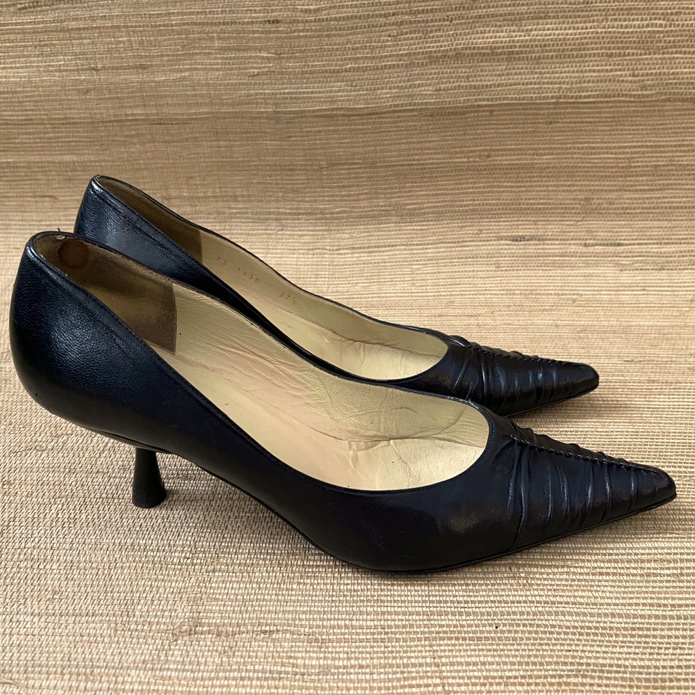 Leather pumps